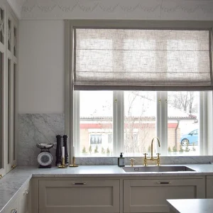 Hissgardin Lina, gråmelerad