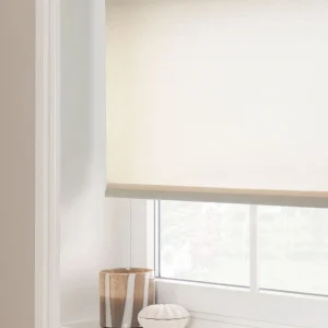 Avskärmande rullgardin med strukturerad väv, beige